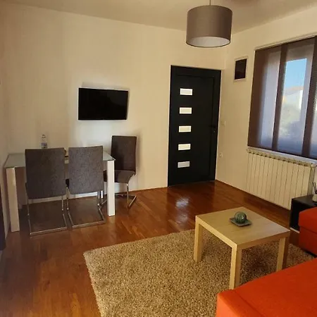 Aura Apartment *